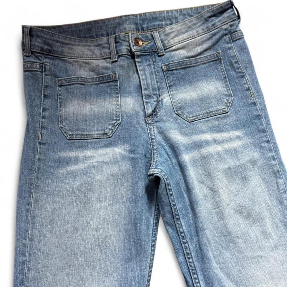 H&M Women’s Mid-Rise 70s Style Retro Casual Faded Wash Flared Denim Jeans — 29 - Picture 4 of 8